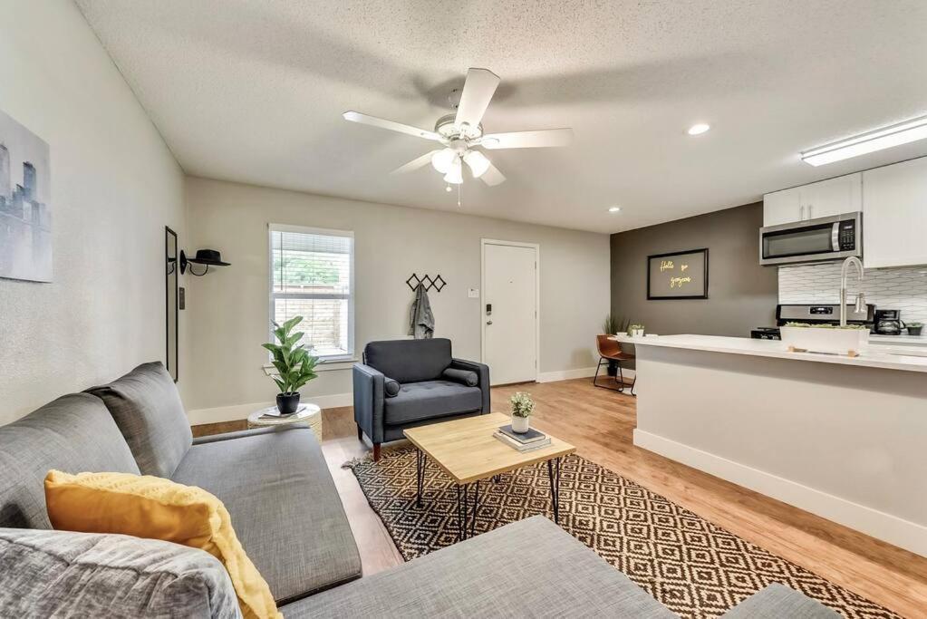 Апартаменты Hello Gorgeous Flat Near Downtown! Даллас Экстерьер фото